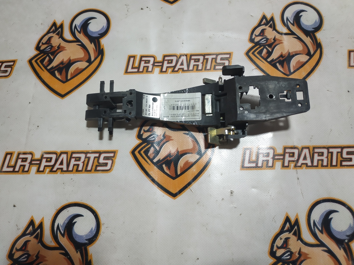 LR018297 Кронштейн ручки правой Range Rover Sport L320 (2005-2013) Б/У